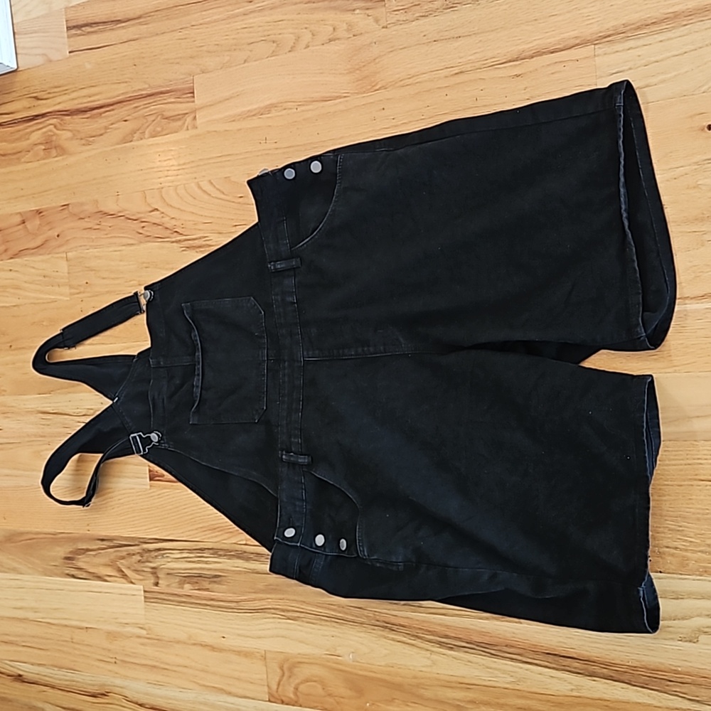SHEIN  SHORT BLACK DENIM OVERALLS